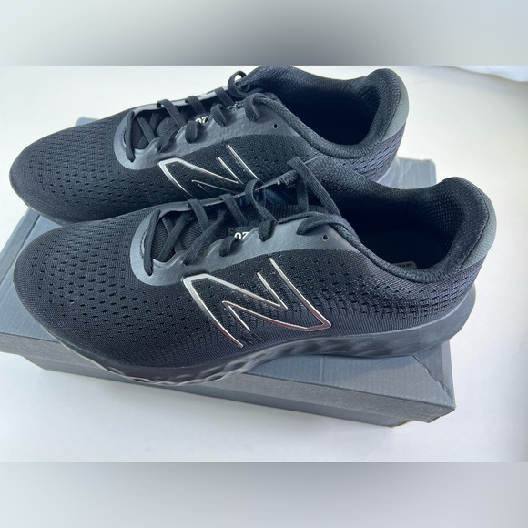 NEW BALANCE - Men's 520 V8 Running Shoe in the color Black/Black - Size:14 EUC - Picture 3 of 12